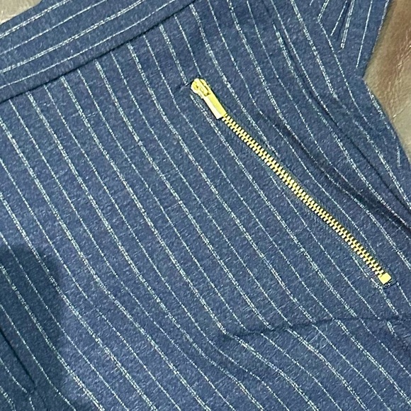 👖👠 ANNE‎ KLEIN Navy Pinstripe Leggings | Sz 6 Gold Zip Pockets Tailored Fit - Picture 5 of 5